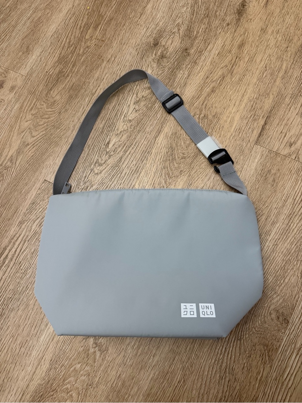 UNIQLO Light Gray Insulated Lunch Bag